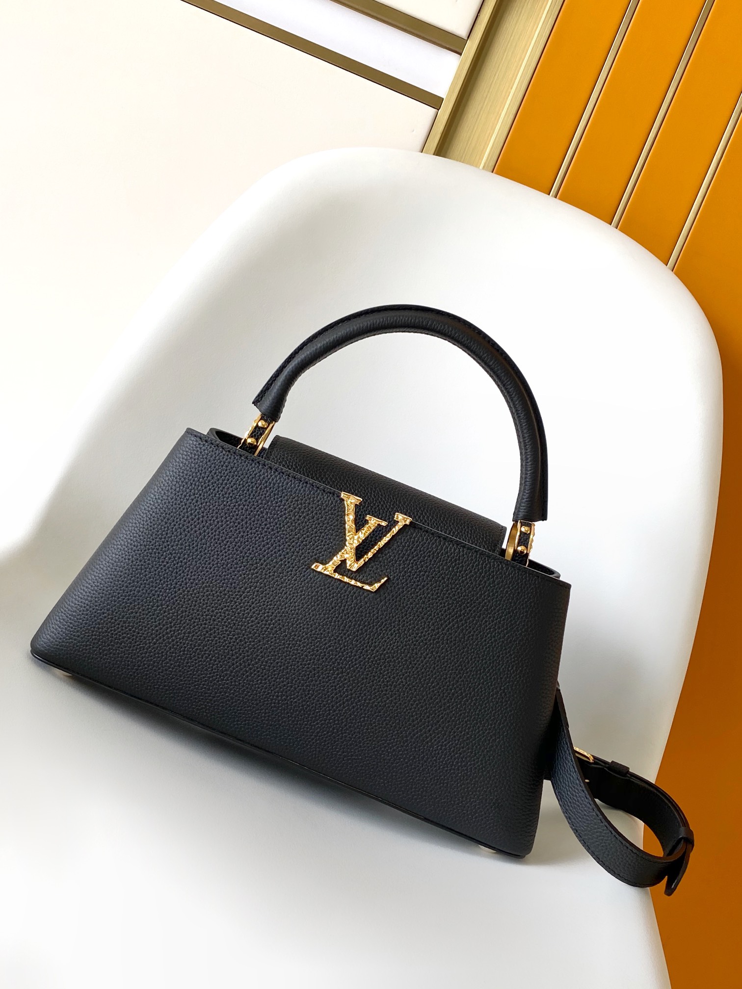 Louis Vuitton LV Classic Handbag Premium Canvas Model M26758 LV Logo Detail Special Occasion Premium Quality